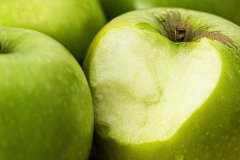 Pomme croquée Variété Granny smith